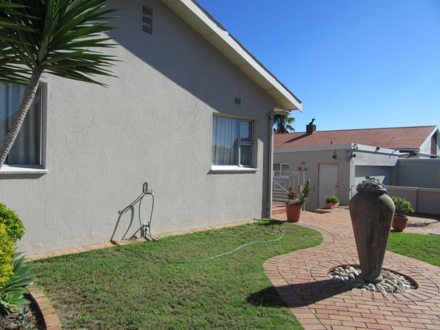 8 Bedroom Property for Sale in Milnerton Western Cape